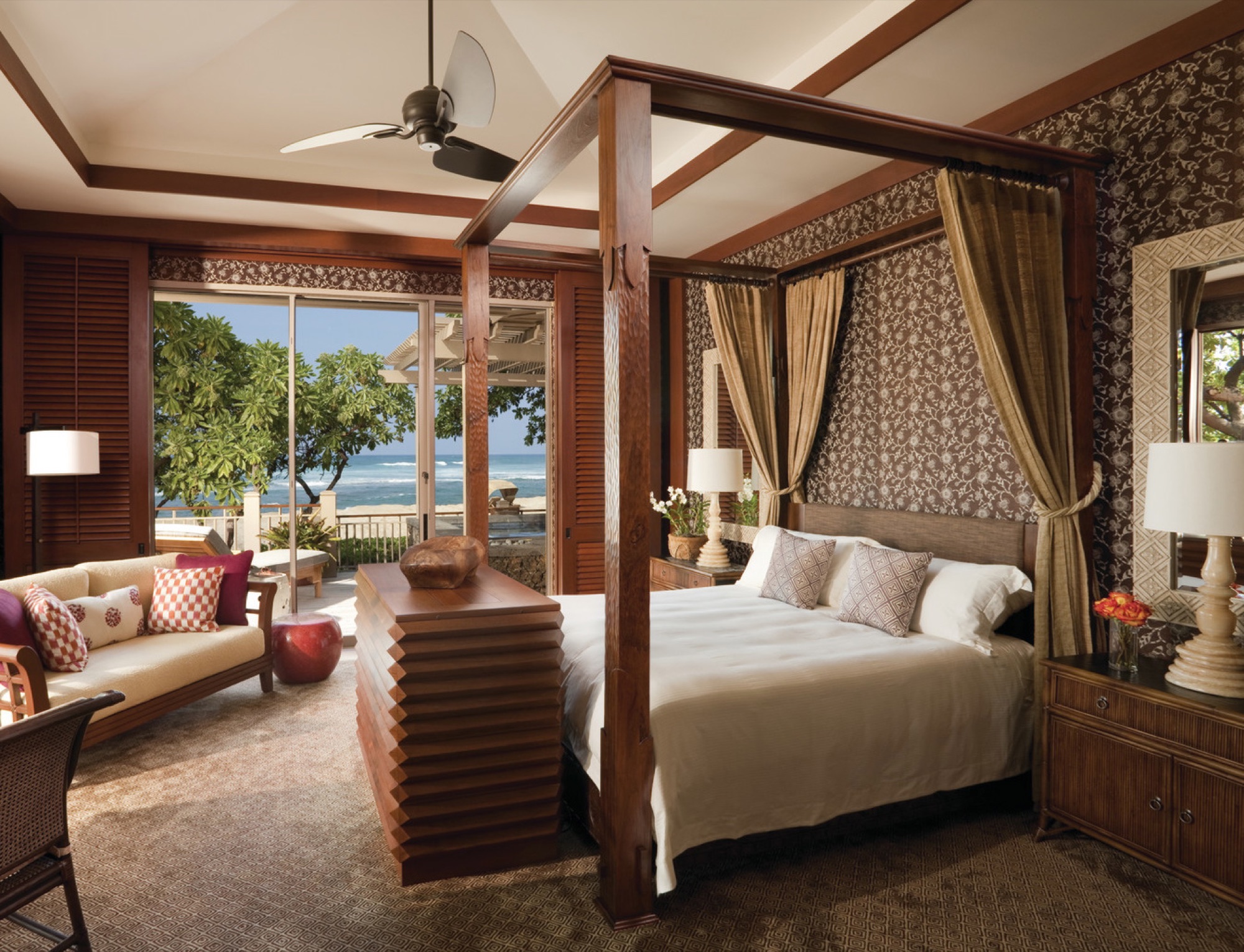 Four Seasons Hualalai, Kaʻūpūlehu-Kona, Hawaiʻi — interior photo 10 of 12