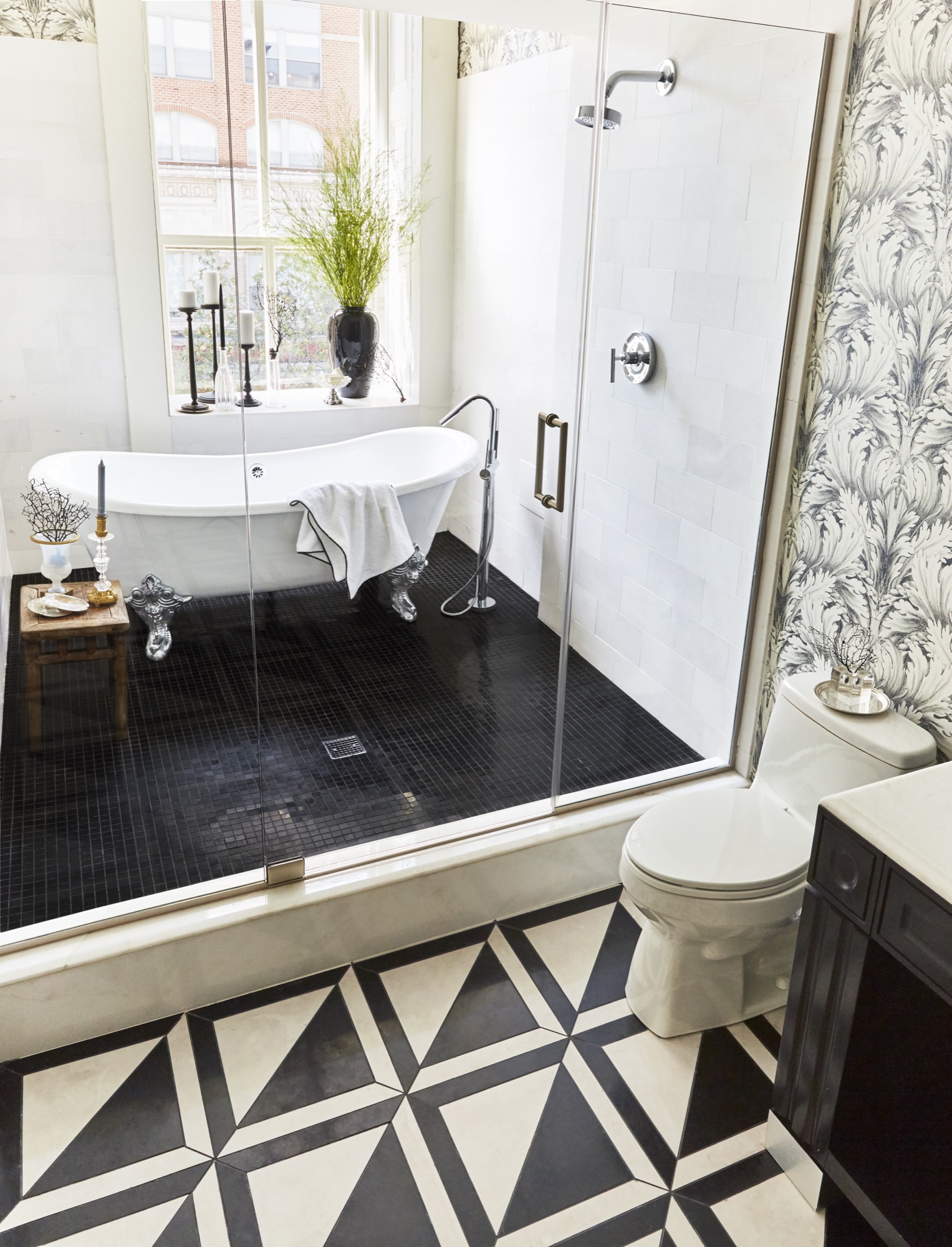 Monaco DC — interior photo 7 of 16