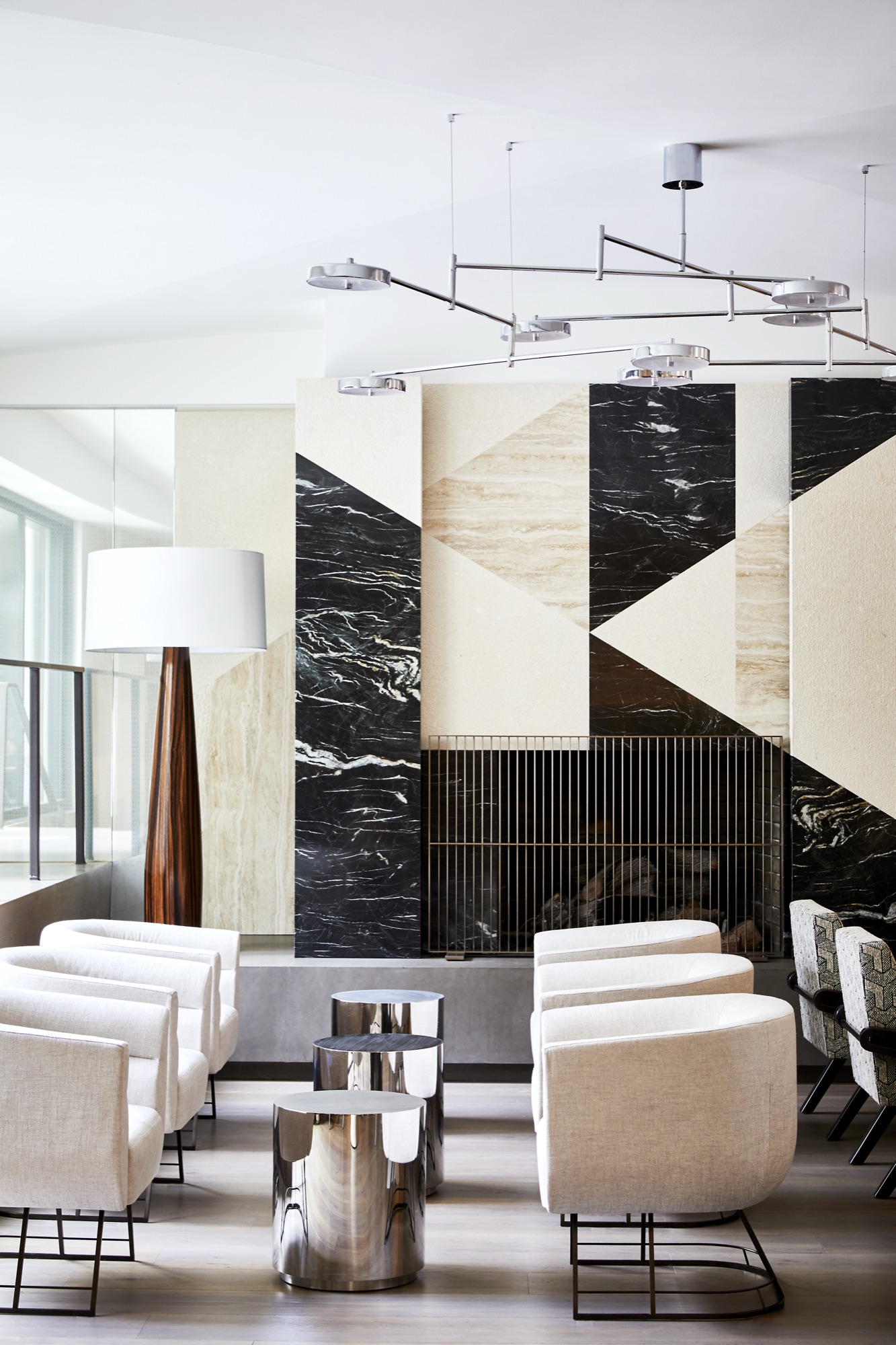 Zoe — interior photo 1 of 6
